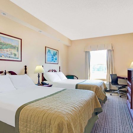 Baymont By Wyndham Pearl Hotel Екстериор снимка
