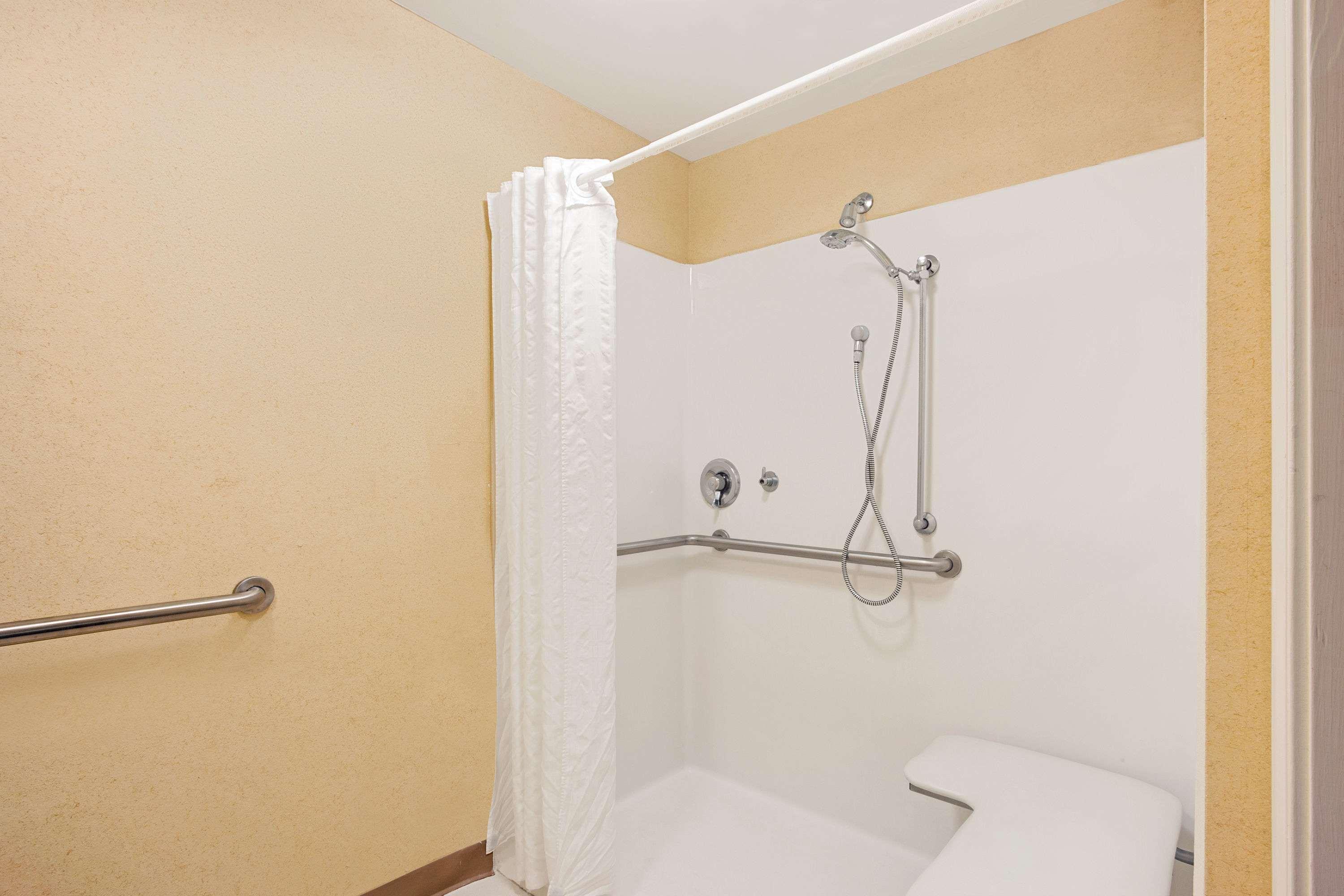 Baymont By Wyndham Pearl Hotel Екстериор снимка