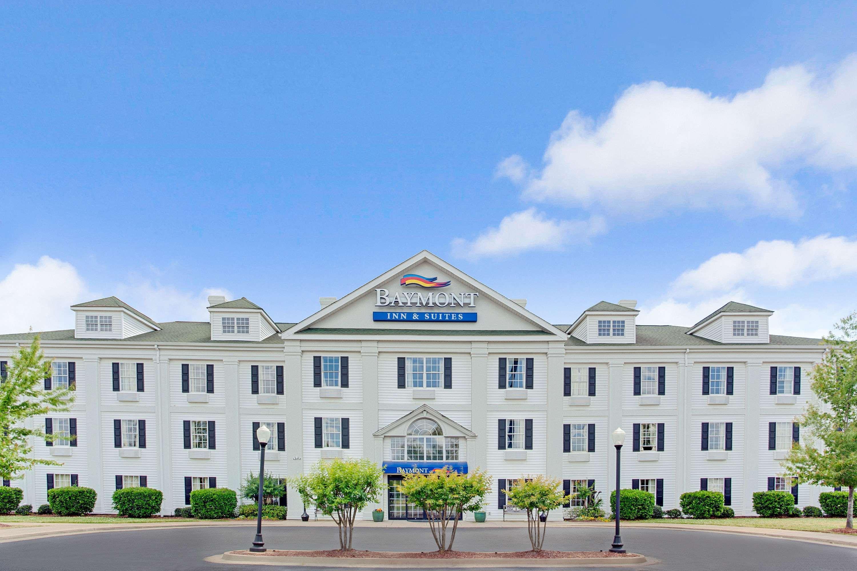 Baymont By Wyndham Pearl Hotel Екстериор снимка