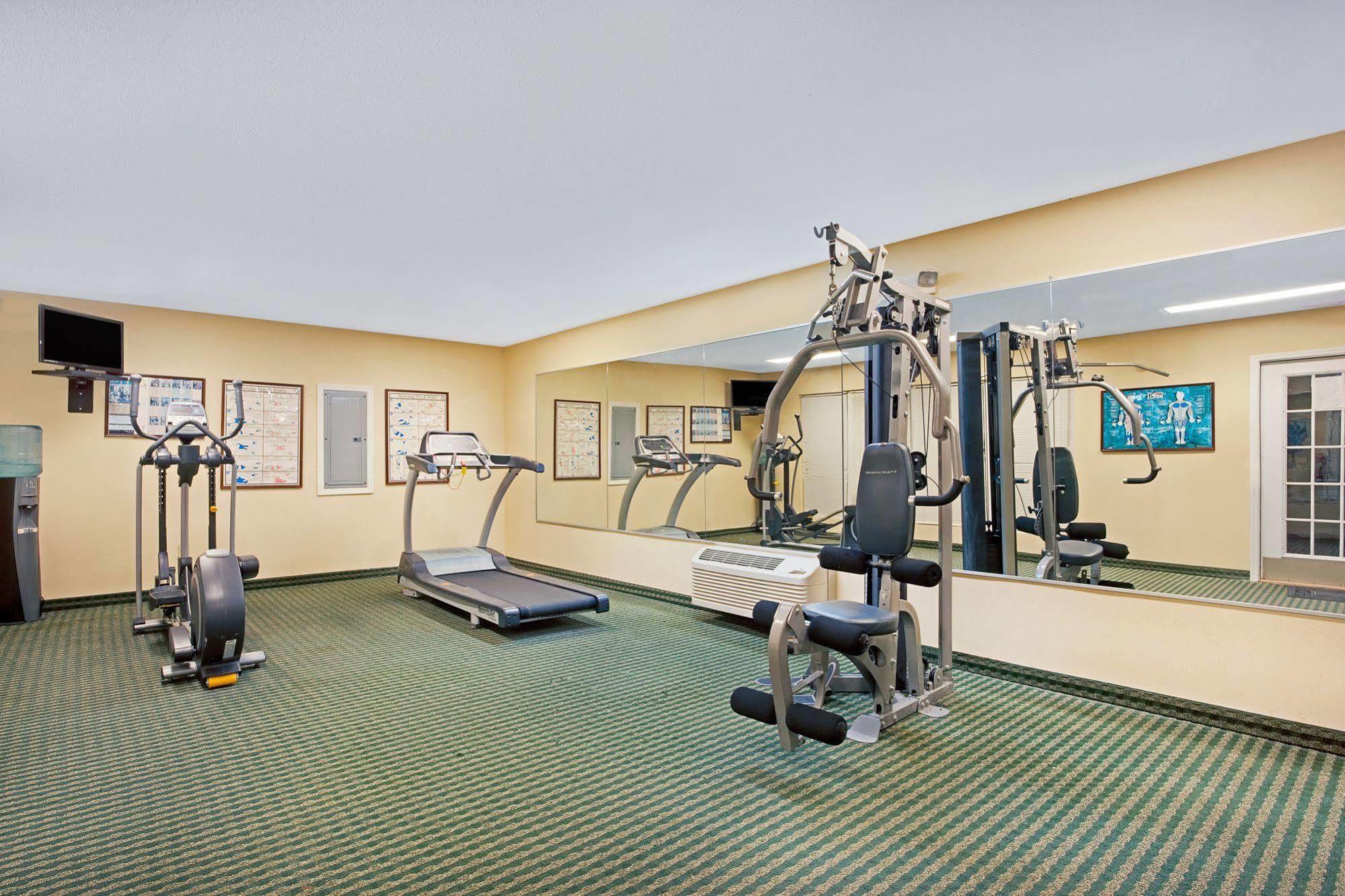 Baymont By Wyndham Pearl Hotel Екстериор снимка
