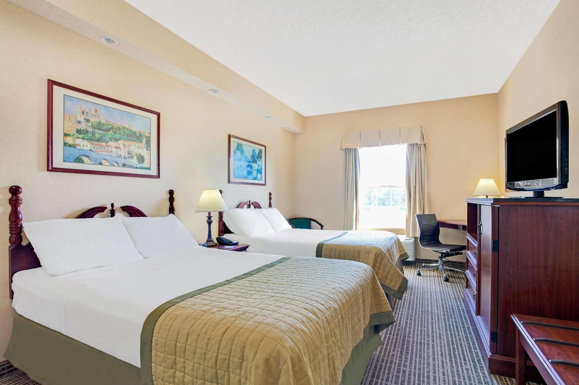 Baymont By Wyndham Pearl Hotel Екстериор снимка